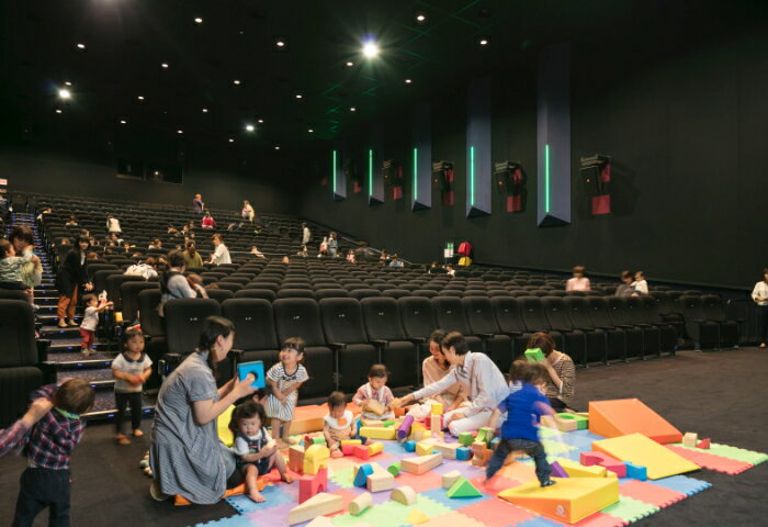 楽天市場 Mama S Life 子連れでも映画鑑賞したい そんなママにオススメな3歳未満の子どもと一緒に映画が観られる ほっとママ シネマ に行ってみた