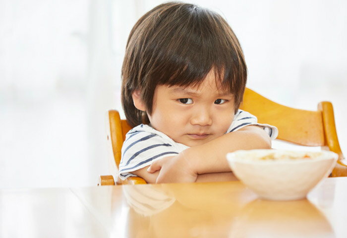 ご飯を食べない2歳児にイライラ！原因や対策を管理栄養士が解説