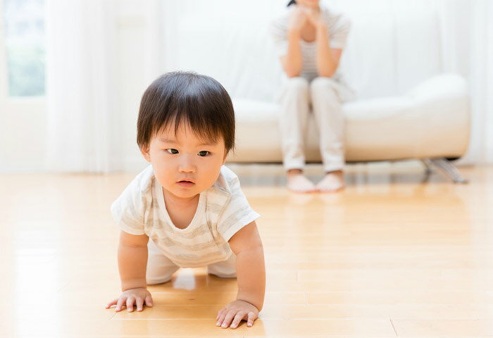 赤ちゃんはハイハイをいつから始める？しない原因や練習方法も解説
