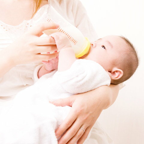 楽天ママ割 Mama S Life 新生児のミルクの量 あげる間隔の目安を月齢別に解説 助産師監修