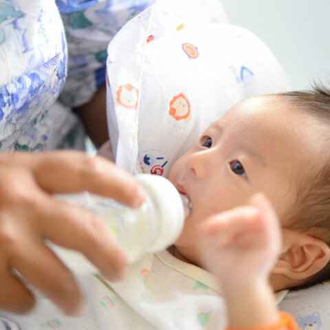 新生児の吐き戻しの原因は？対処法と予防法…