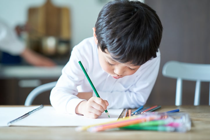 勉強する子ども
