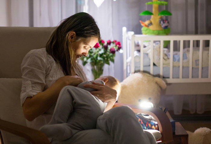 授乳ライトは赤ちゃんのお世話に便利？選び方や人気のモデルを紹介