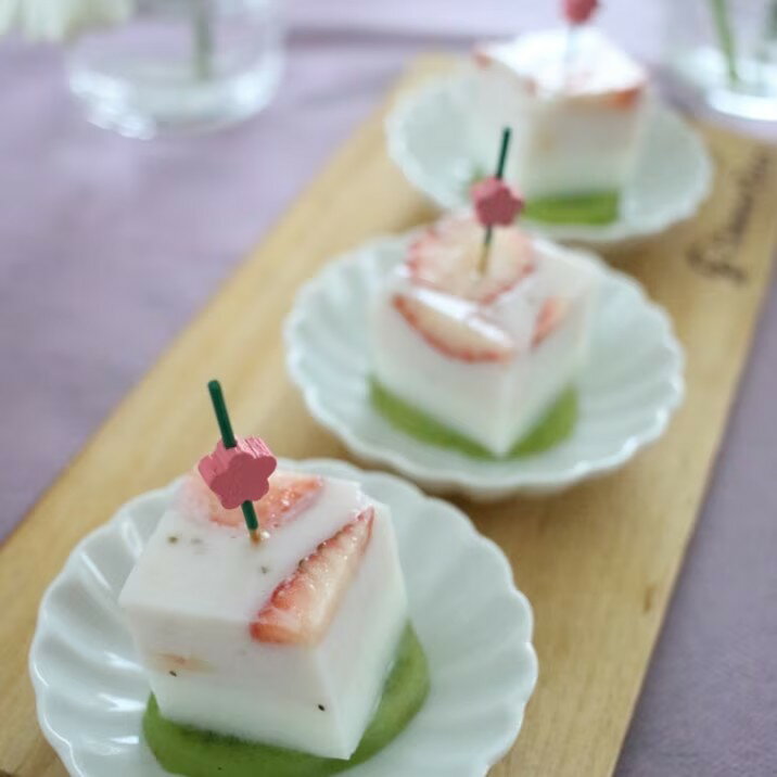 菱餅カラーの苺みるく寒天
