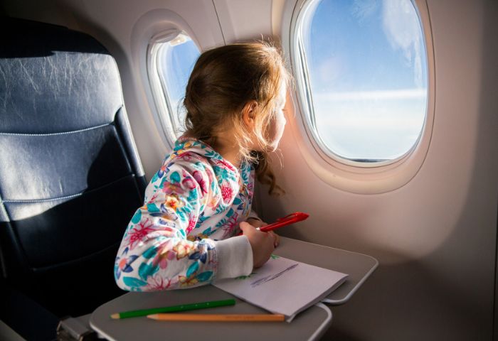 飛行機は何歳まで無料？飛行機の子ども料金や年齢区分を解説！