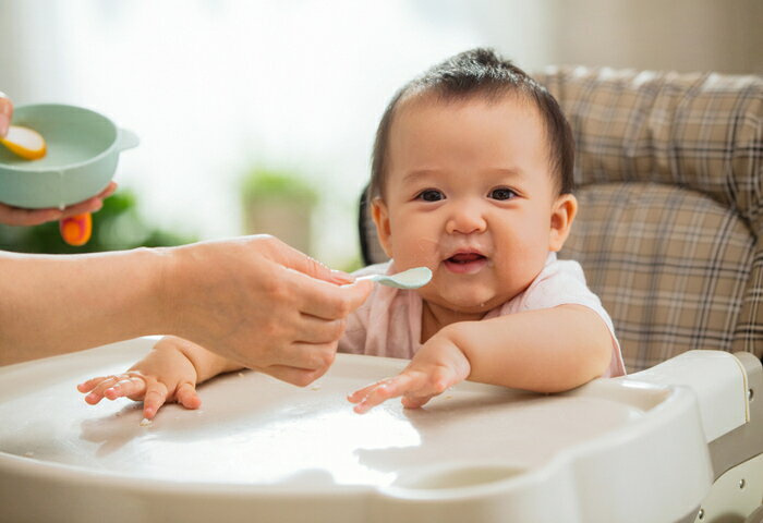 離乳食はいつから？知っておきたいポイントも解説｜小児科医監修