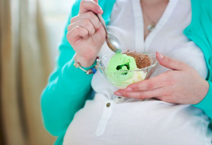 医師監修｜妊婦でもアイスを食べて良い？おすすめの種類や注意点を解説