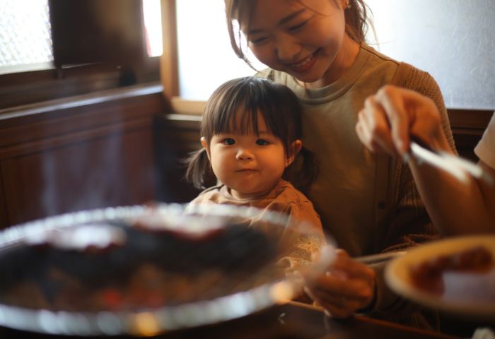 子どもとの外食を楽しむには？店選びや待ち時間の過ごし方を紹介