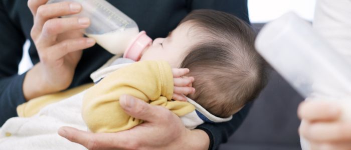 授乳中の赤ちゃん