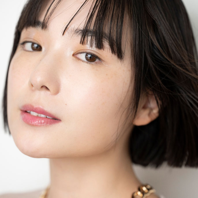 フローレスな肌で魅せる ピュアな冬フェイス