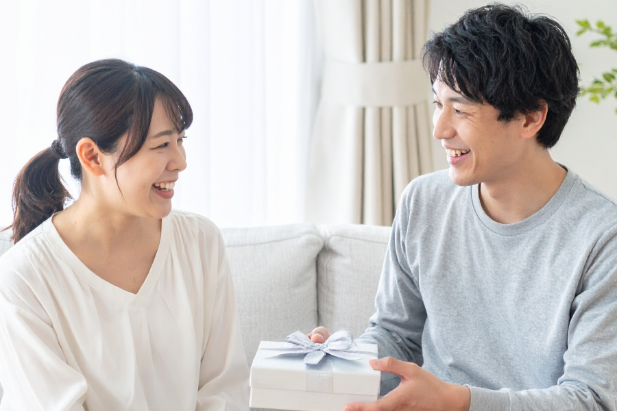 丸啓 K18ゴールドイニシャルネックレス T 0.04ct Twitterでバズった