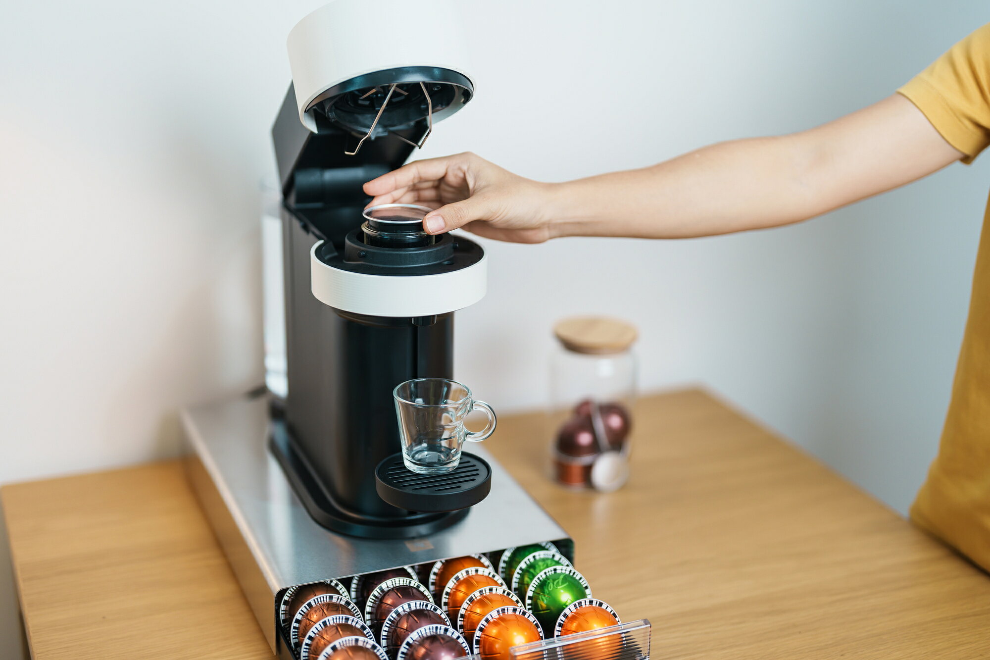 キューリグのカプセル式コーヒーメーカーの魅力は？マシンごとの違いを