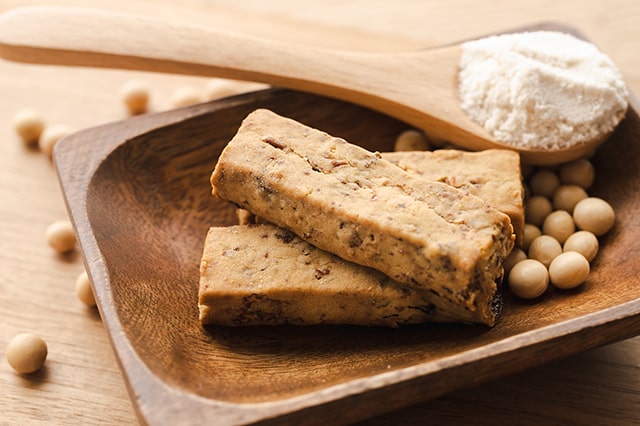 ダイエット中の間食は何がいい？腹持ちがよいおすすめの食材や注意点を解説