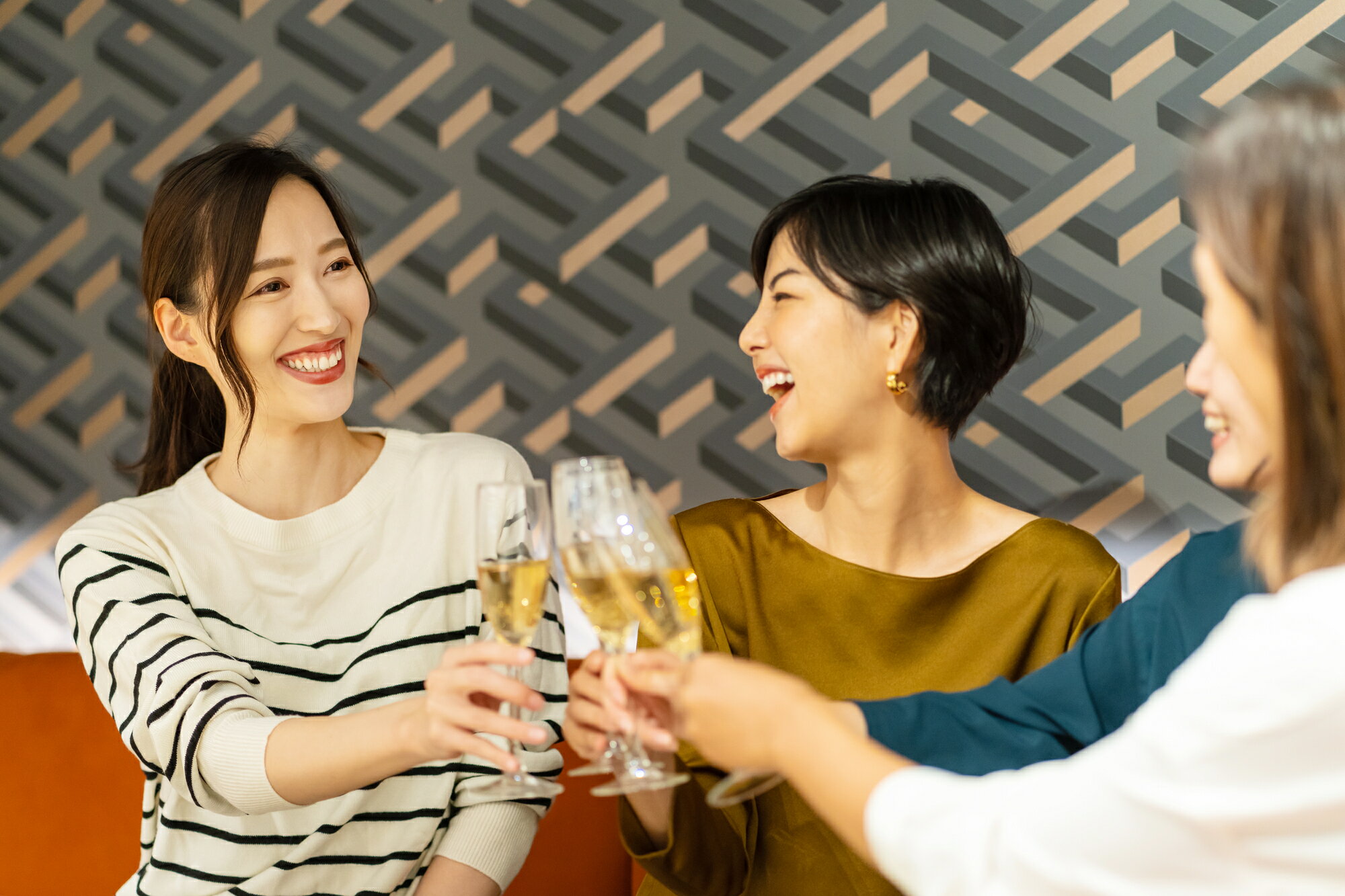 お酒を飲むと太るって本当？