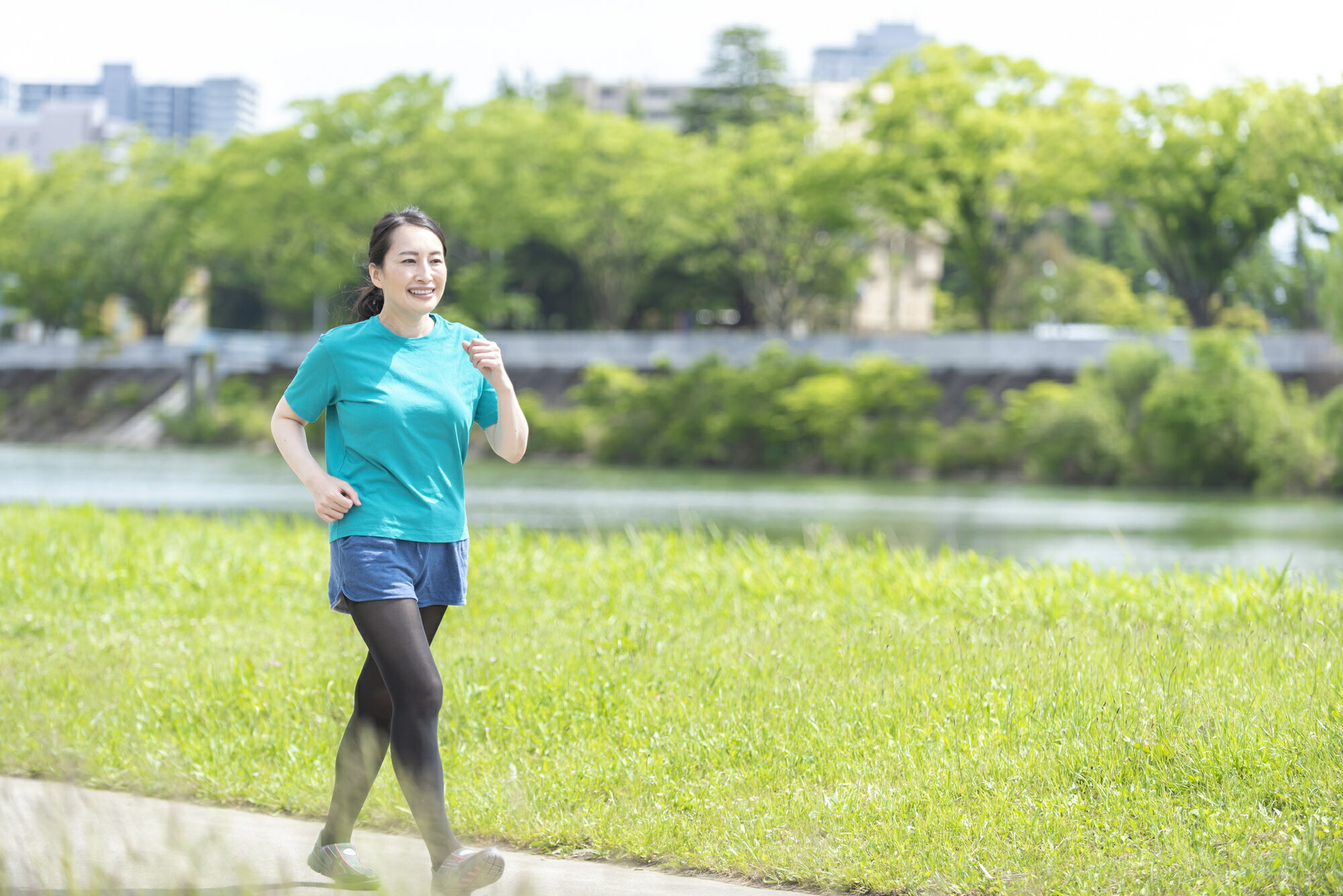 運動して消費カロリーと基礎代謝を増やす