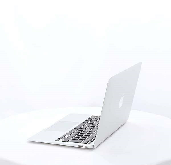 APPLE MacBook Air MACBOOK AIR MD711J/B Core i5 4,096.0MB 128.0GB