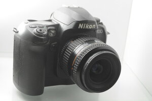 NIKON D100