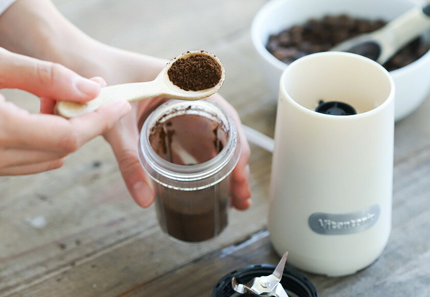 Vitantonio ミニボトルブレンダー チェリー VBL-6-CR