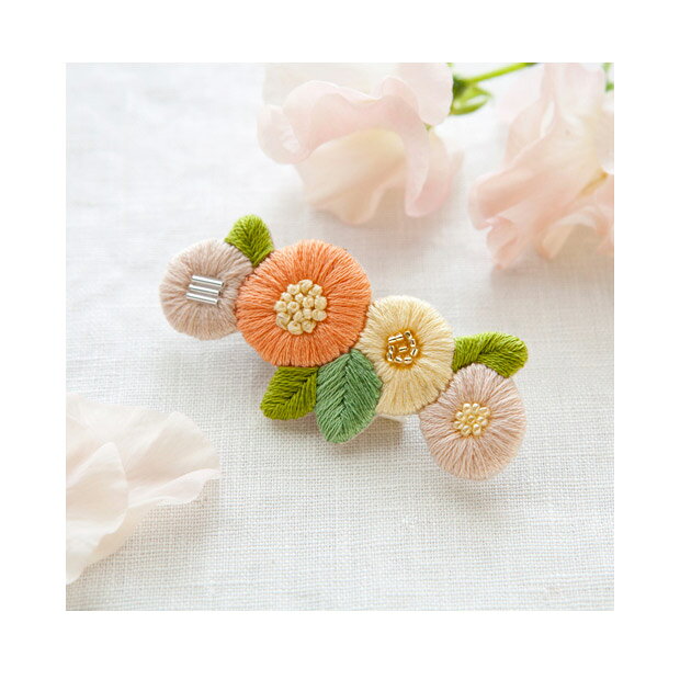 刺繍　キット　piece　K.omonoさんの刺しゅうアクセサリーキット　fioret hair accessory orange