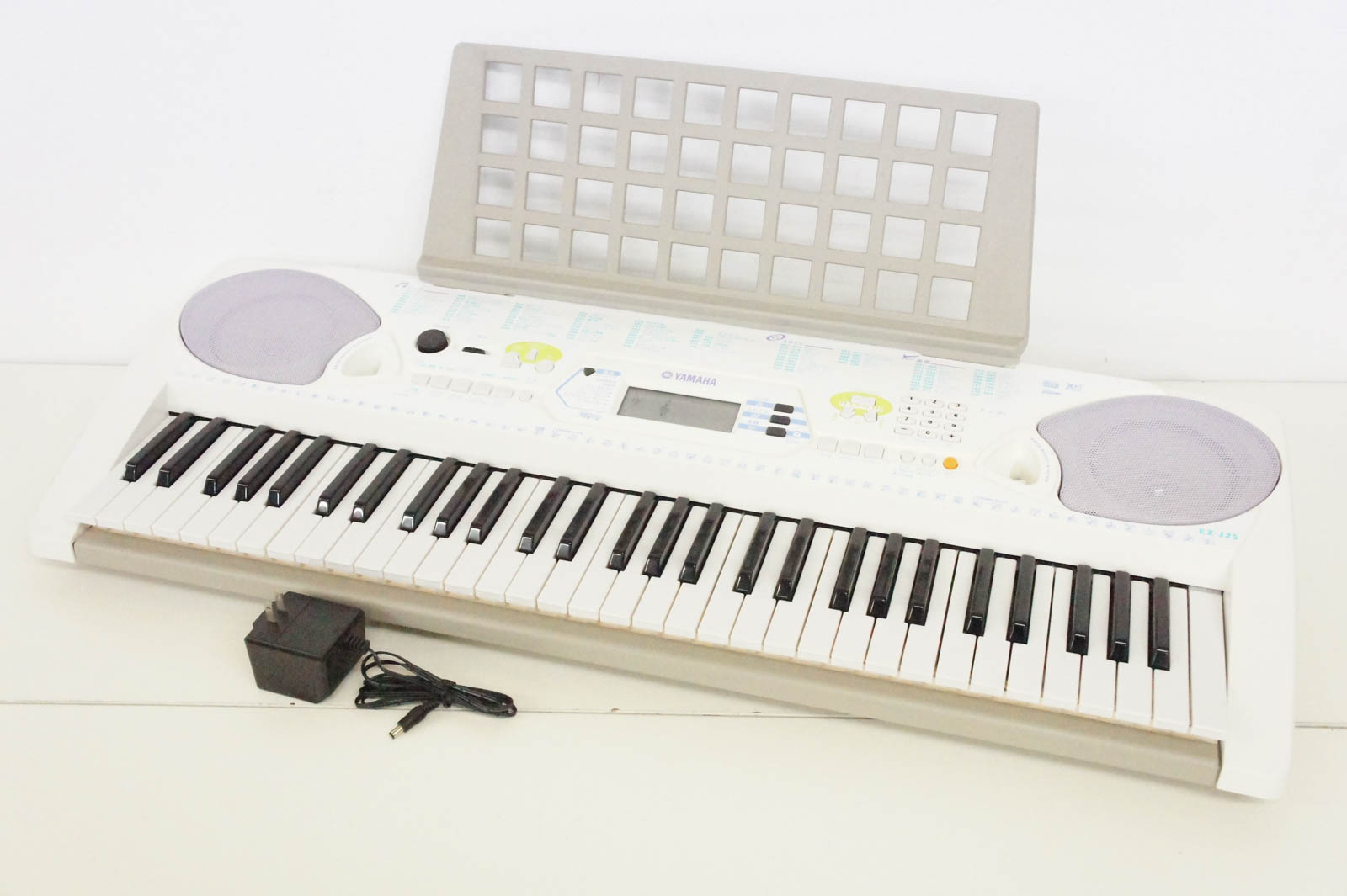 CASIO LK-105 シンセサイザー 61鍵 Amazon.co.jp: CASIO 光ナビゲーションキーボード(61鍵盤) LK