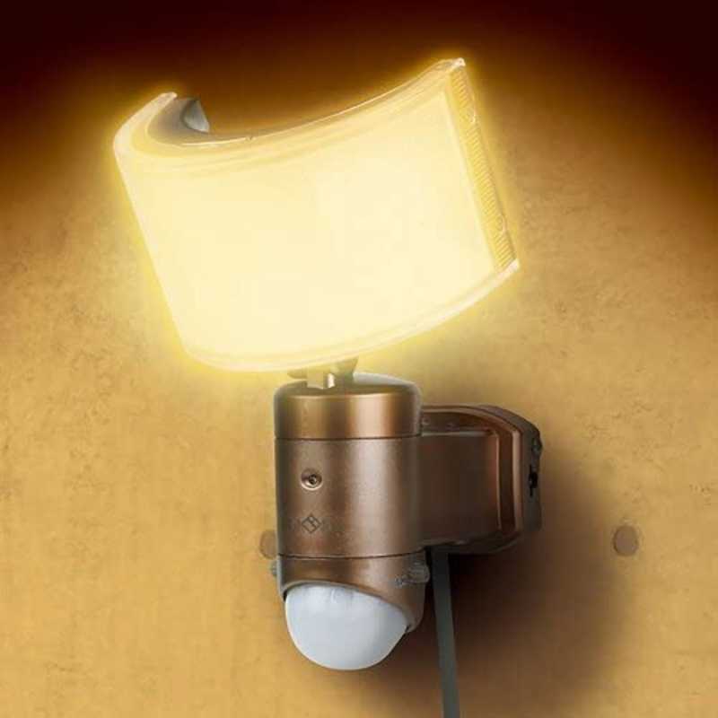 大進 ダイシン センサーライト コンセント式 電球色LED 明るさ750ルーメン 広角レンズ 防雨構造