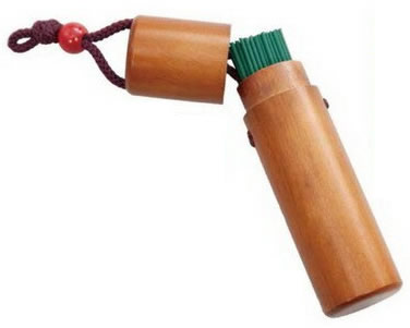 折れる心配無用 携帯用 国産天然木線香入れ