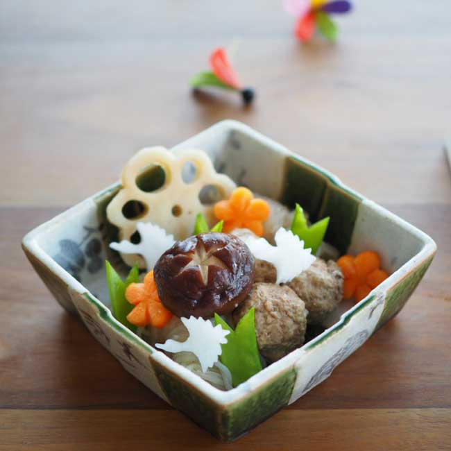 たち吉　染付花紋　輪花鉢揃　5枚セット　小鉢　取り皿　煮物鉢　花型皿　和食器 たち吉 - たち吉 染付花紋 輪花鉢揃 5枚セット 小鉢 取り皿 煮物