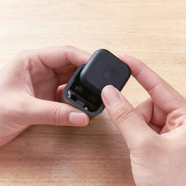 エレコム モバイルバッテリー 乾電池式 ケーブル付 黒 DE-KD02BK(1個)