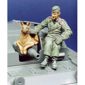 タカハシモデリング 1/48 独・192突撃砲大隊下士官+犬 1941ロシア レジン製