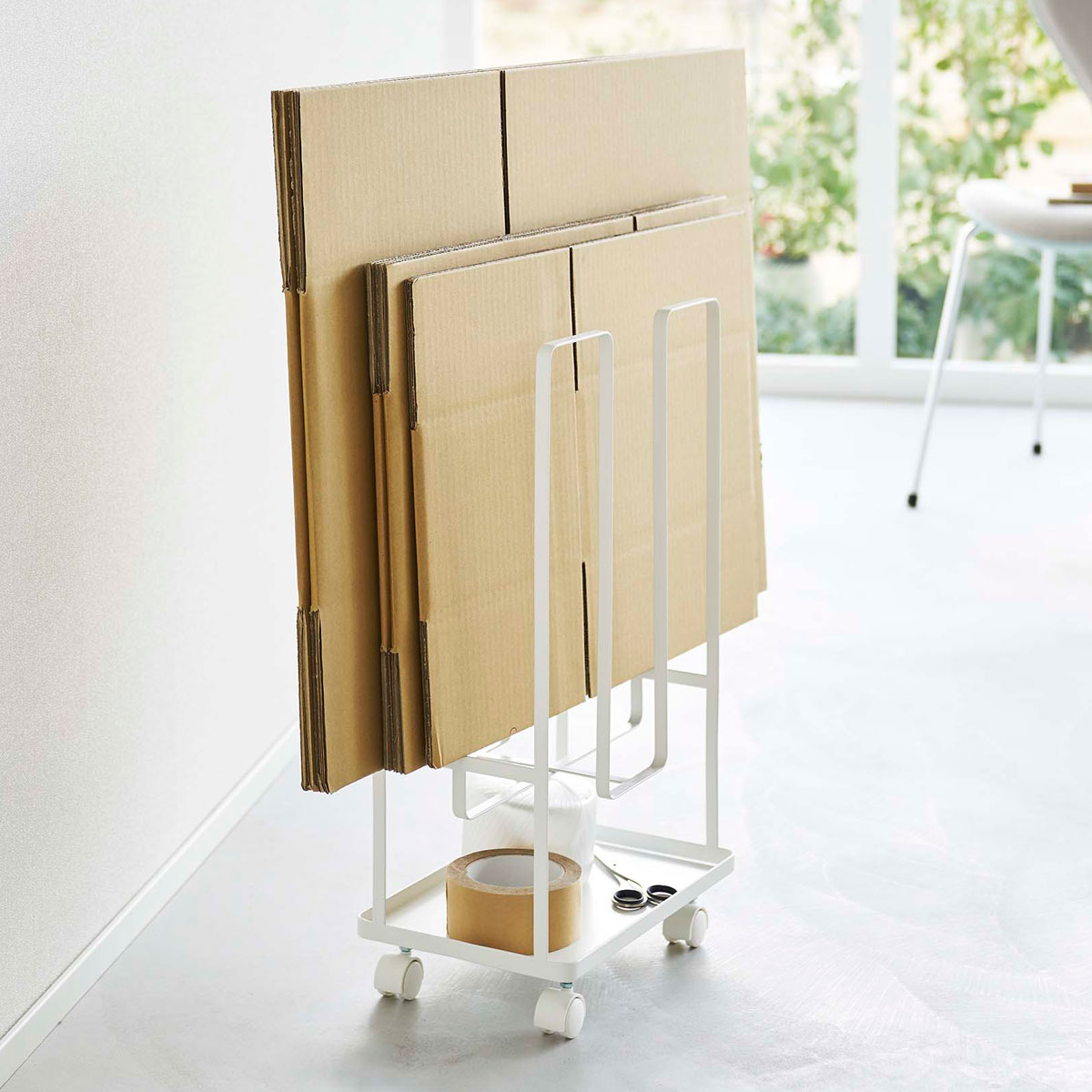 山崎実業 トレー付きダンボールストッカー タワー ホワイト 5760