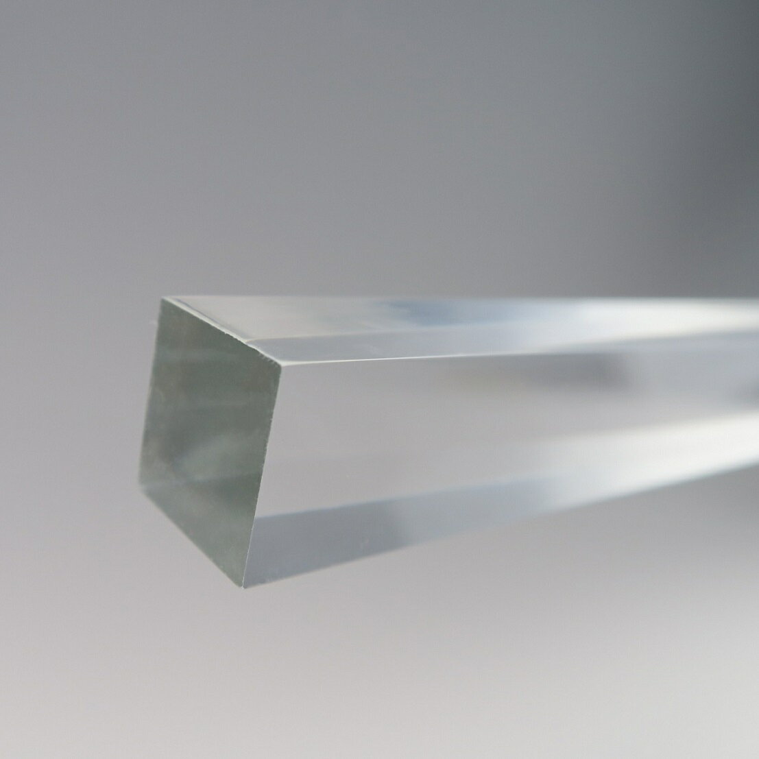アクリサンデー プラスチック棒 角棒 透明 18×18 18mmx18mmx1m -