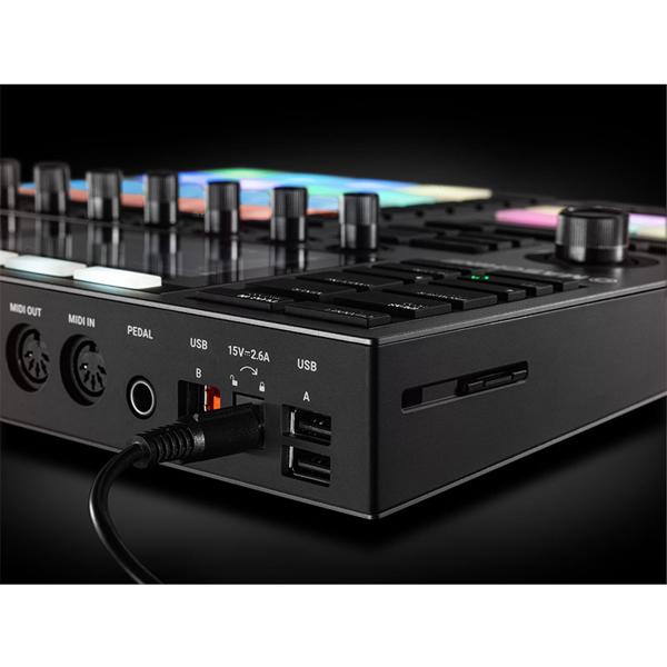 お安め価格 Native Instruments MASCHINE+ キャンペーン特価》 Native Instruments MASCHINE+ マシーン