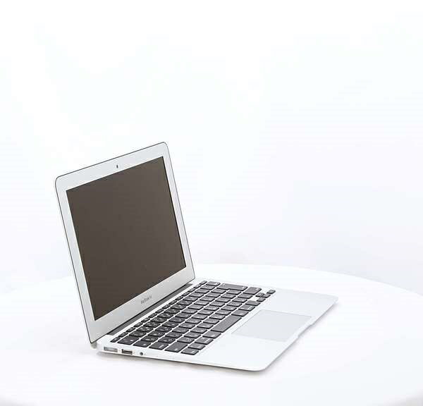 APPLE MacBook Air MACBOOK AIR MD711J/B Core i5 4,096.0MB 128.0GB