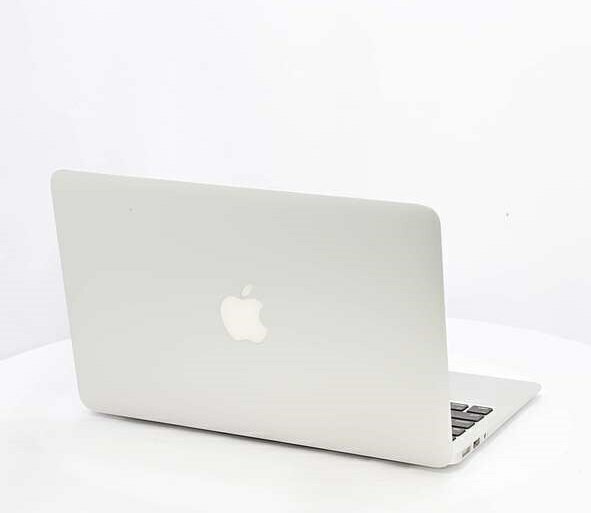 APPLE MacBook Air MACBOOK AIR MD712J/B Core i5 4,096.0MB 256.0GB