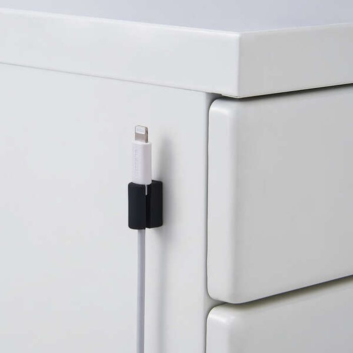 エレコム ケーブルホルダー マグネット式 断線防止 ブラック EKC-CHS01BK(1個)