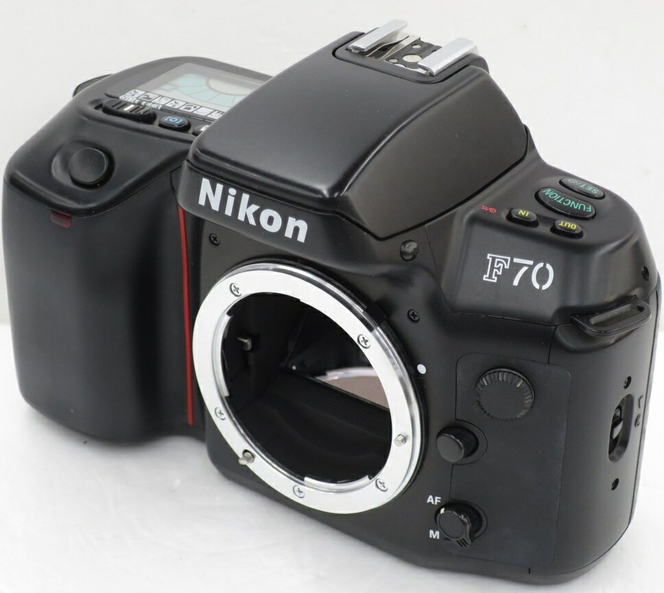 ニコン一眼レフカメラ F70D、24-50mm レンズ