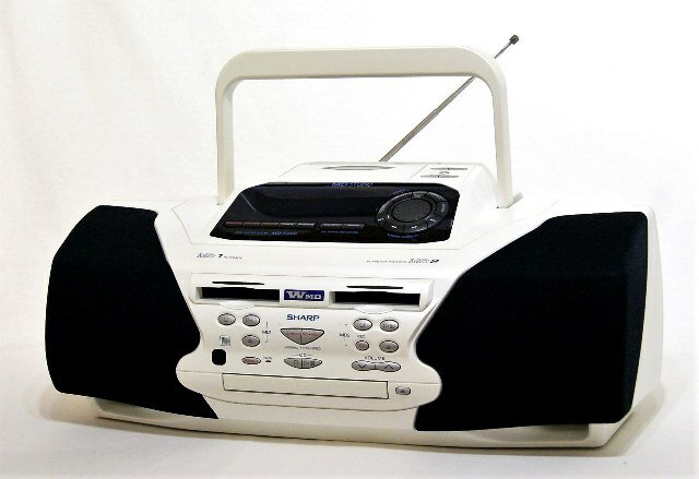 MD /CDシステム　MD-F200 シャープ Amazon.co.jp: SHARP シャープ MD-F200-W ホワイト MD Studio MD