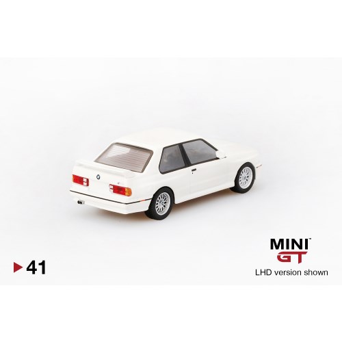 BMW - BMW M3 （E30） アルピンホワイト （右ハンドル） （1/64スケール Amazon | Bburago（ブラーゴ） 1/24 BMW M3 (E30) 1989 ホワイト